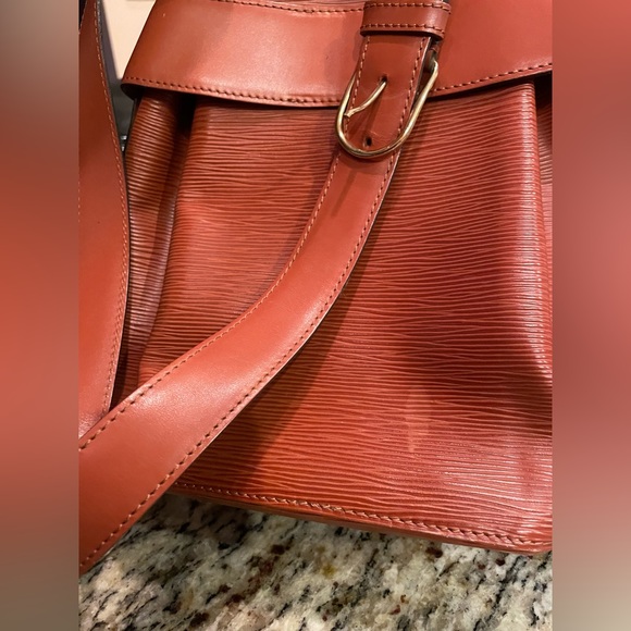 LOUIS VUITTON Authentic 
Beautiful Sac Depaule EPI LUXURY bag Like New ! ❤️ - Picture 3 of 9